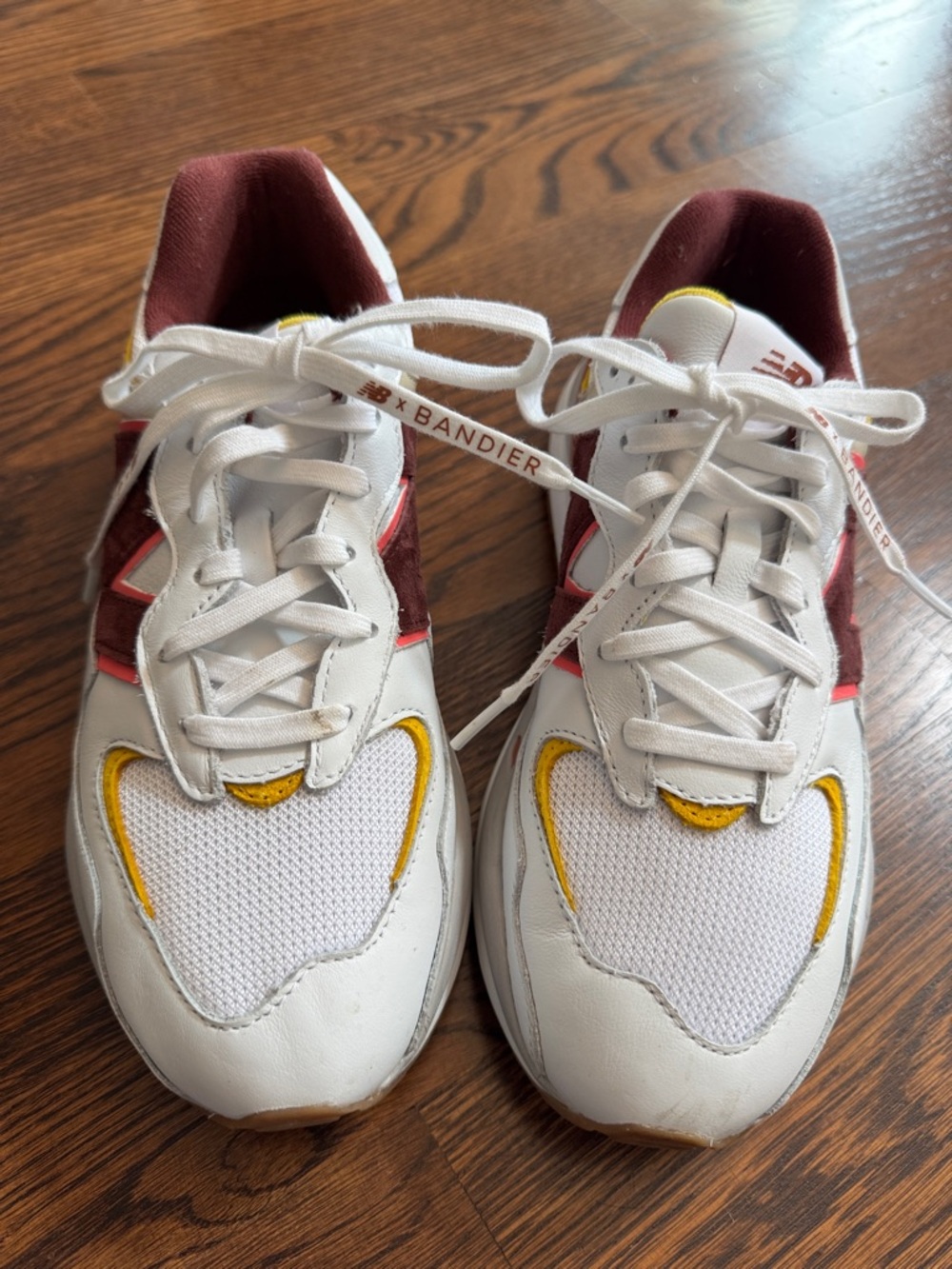 🦄🦄 NEW BALANCE White Burgundy Yellow Retro Runner